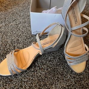 Badgley Mischa  dress shoes very comfortable low wedge 8.5 worn once